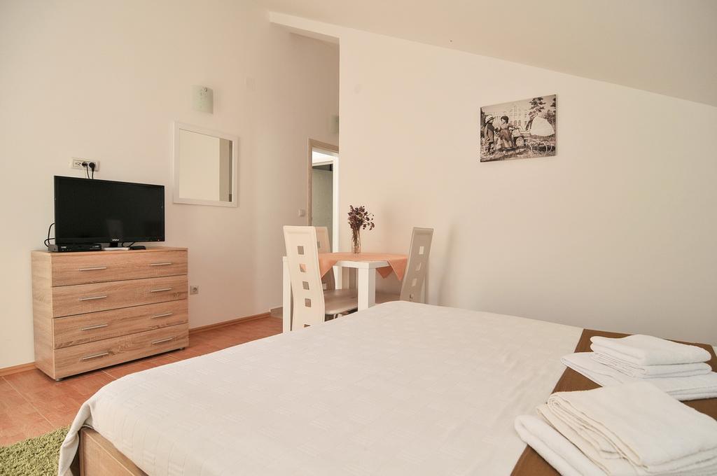 Apartmani P&M Τίβατ Εξωτερικό φωτογραφία